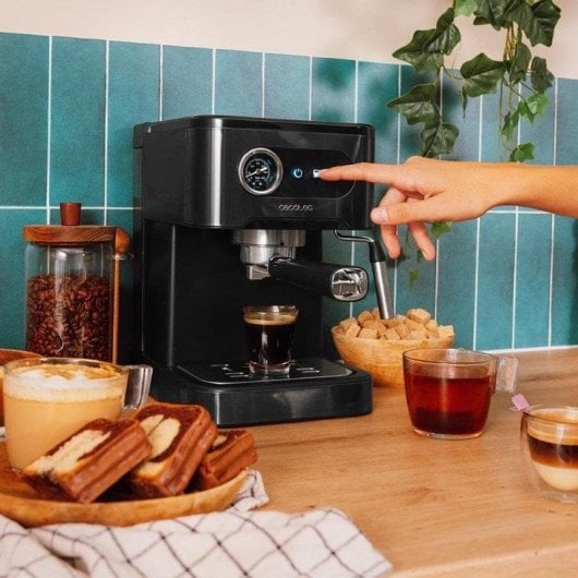 Cafetera Espresso Cecotec Power Espresso 20 Pro 1,5L 20 bar con vaporizzatore orientabile
