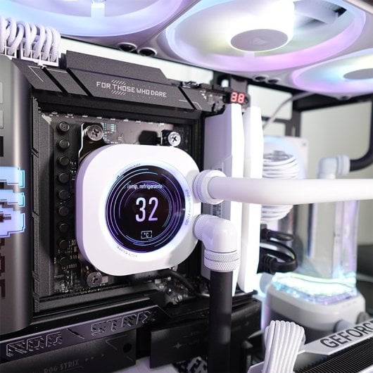 PC personnalisé PCCom Ryzen 7 9800X3D / 64 Go / SSD M.2 de 4 To / RTX 5080 + Windows 11 Pro