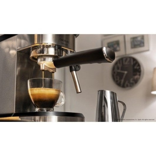 Cafetera espresso Cecotec Cafelizzia 790 Steel 1,2 L 20 bars avec mousseur lait