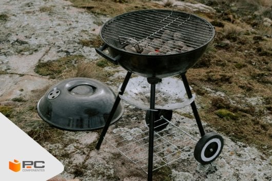 Una de las mejores barbacoas de carbón calidad-precio encendida