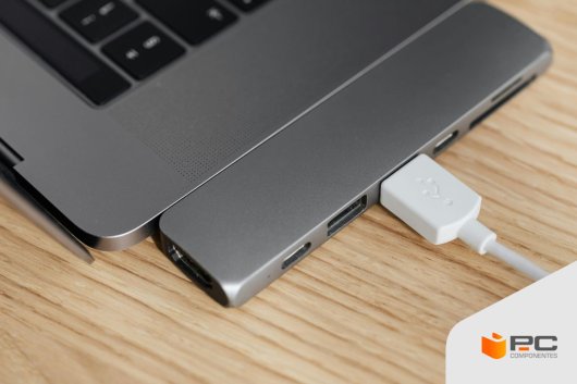 Um dos melhores Hub USB-C ligado a um MacBook