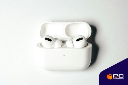 Uma imagem dos Airpods Pro 2 vs Airpods 3