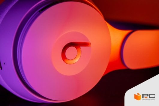 Unos auriculares beats con audio espacial activado