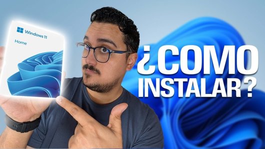 Un hombre mostrando como instalar Windows 11 en un PC sin sistema operativo