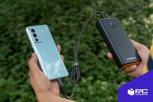 L'une des meilleures powerbank pour voyager en chargeant un mobile PcComponentes