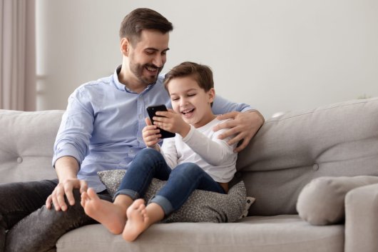 mejores móviles para comprar a un niño