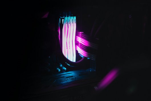 periféricos con luces RGB
