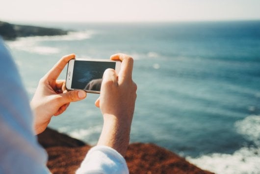 proteger tus dispositivos en la playa