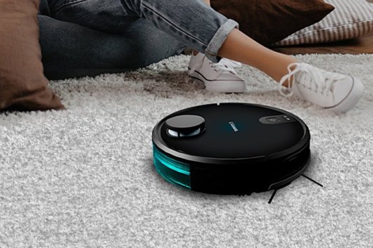 robot aspirador que friega el suelo