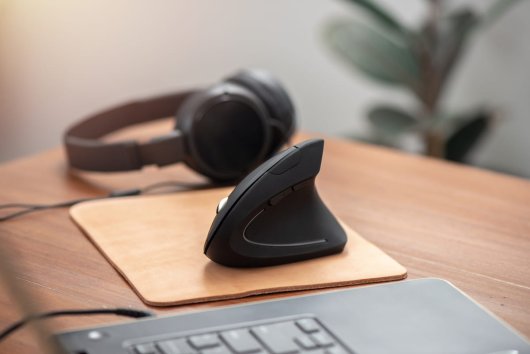 ratón vertical ergonómico