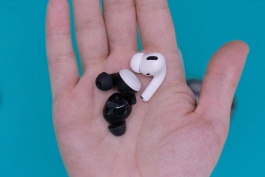 Os melhores auscultadores in ear de 2025 na palma de uma mão
