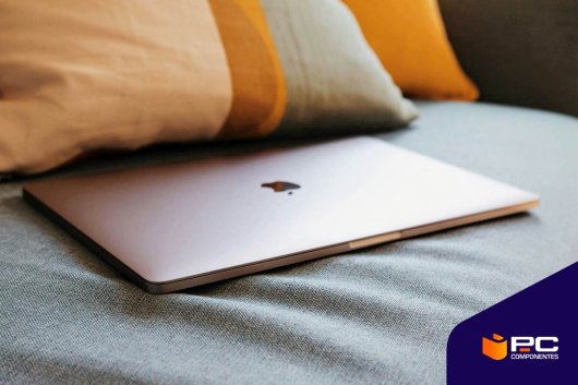 Uno dei migliori MacBook qualità prezzo su un letto PcComponentes