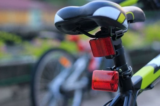 ¿Son obligatorias las luces traseras en una bicicleta?