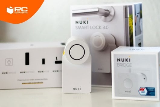 Cerradura inteligente Nuki Smart Lock 3.0 junto a su embalaje