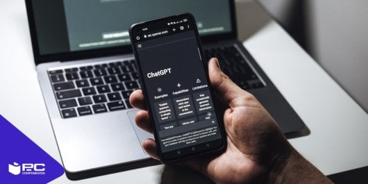 Una persona utiliza ChatGPT en su teléfono móvil