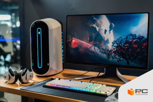 un ordeandor gaming con Starfield en la pantalla