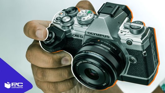 Una cámara de fotos mirrorless de la marca Olympus