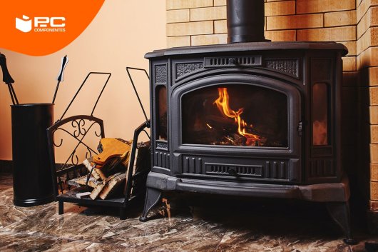 Uno de los tipos de chimeneas para casa en una pared
