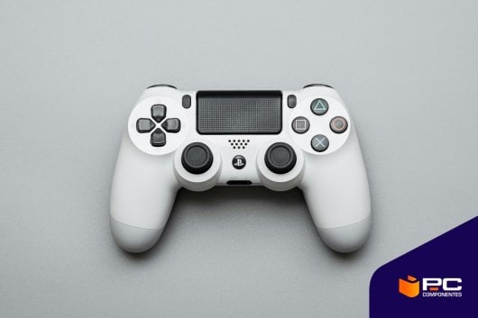 Um dos melhores comandos para PS4 que ainda podes comprar