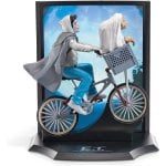 Noble Collection ET Over the Moon E.T. & Elliott