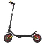 Trottinette électrique UrbanGlide avec une autonomie allant jusqu'à 40 km/h et une double suspension de 700 W et des lumières LED. Trottinette électrique UrbanGlide avec une autonomie allant jusqu'à 40 km/h et une double suspension de 700 W et des lumières LED.