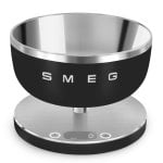 Schwarze digitale Küchenwaage Smeg KSC01BLMWW 5 kg mit LED-Anzeige und Lithium-Ionen Akku