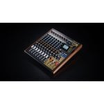 Mesa de mezclas Tascam Model 12 12 canales Bluetooth USB color madera