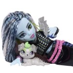 Boneca articulada Monster High Frankie Stein com Watzie e 7 acessórios