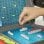 Hasbro Gaming Sink The Fleet Versão multilíngue do jogo de tabuleiro