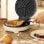 Gaufrier rond Cecotec Fun Gofrestone 1000 W en acier inoxydable avec plaque antiadhésive de 19 cm