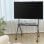 Suporte de TV Ewent EW1542 para TVs de 50″ a 86″ até 120 kg, altura ajustável, rodas 360°