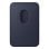 Portacarte intrecciato fine con MagSafe per iPhone, colore Marina, Microtwill