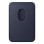 Portacarte intrecciato fine con MagSafe per iPhone, colore Marina, Microtwill