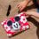 Karactermania - Borsa da spiaggia Soleil con beauty case in omaggio. Mickey Mouse Hawaii