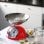 Báscula De Cocina Retro Klack Con Cuenco De Acero Inoxidable 1.8l, Capacidad 5kg, Mecánica De Alta Precisión Y Diseño Vintage Atemporal - Rojo