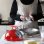 Báscula De Cocina Retro Klack Con Cuenco De Acero Inoxidable 1.8l, Capacidad 5kg, Mecánica De Alta Precisión Y Diseño Vintage Atemporal - Rojo