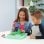 Set Sandbox Kinetic Sand con Arenero y 4 Accesorios 454 g Verde