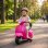 Moto Eléctrica Aiyaplay Mini Vespa GTS Rosa 2 Ruedas Auxiliares 2,5 Km/h 40 Min