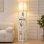 Lámpara de Pie Homcom LED Regulable con 3 Estantes Blanca