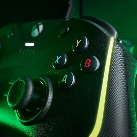 Razer Wolverine V2 Chroma Gamepad para Xbox X/S/One/PC Negro