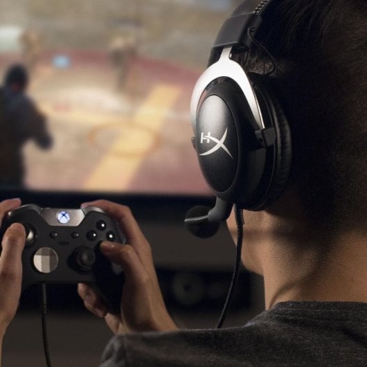 Auriculares HyperX CloudX com fio Jack 3,5 mm para Gaming com cancelamento de ruído e microfone, preto/prata