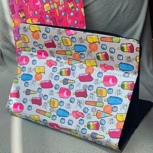 Estojo universal SilverHT Cool Ice Pop branco estampado para tablets de 9" a 11"