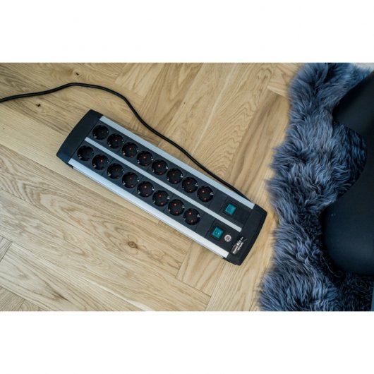 Brennenstuhl Premium-Alu-Line multiprise avec 16 prises et interrupteur lumineux 3 m noir/argent