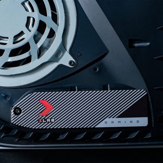 Cover SSD PNY XLR8 con dissipatore di calore integrato progettata per adattarsi a PS5
