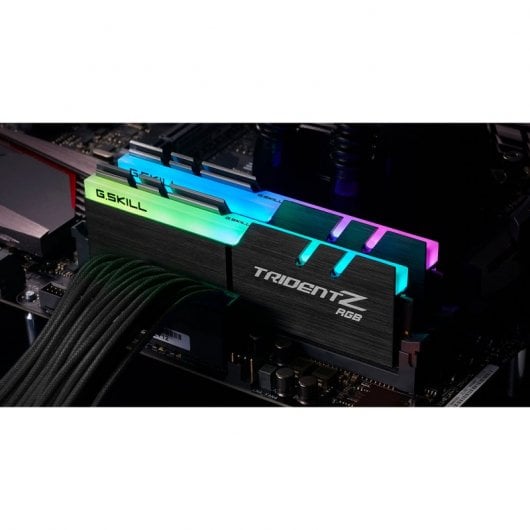 G.Skill Trident Z RVB DDR4 4400 MHz 32 Go 2 x 16 Go CL19