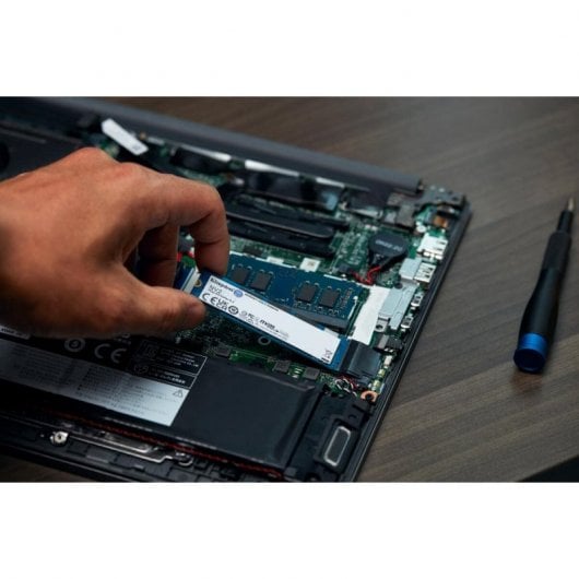 SSD Kingston NV2 da 250 GB PCIe 4.0 NVMe generazione 4x4