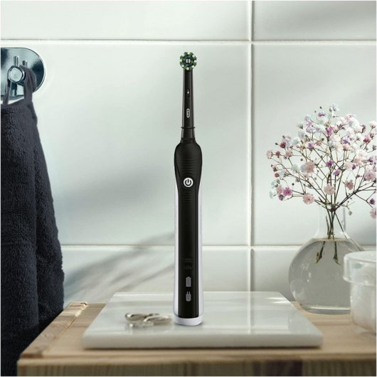 Oral-B Pro 1 750 Escova de Dentes Elétrica Preta + Estojo de Viagem