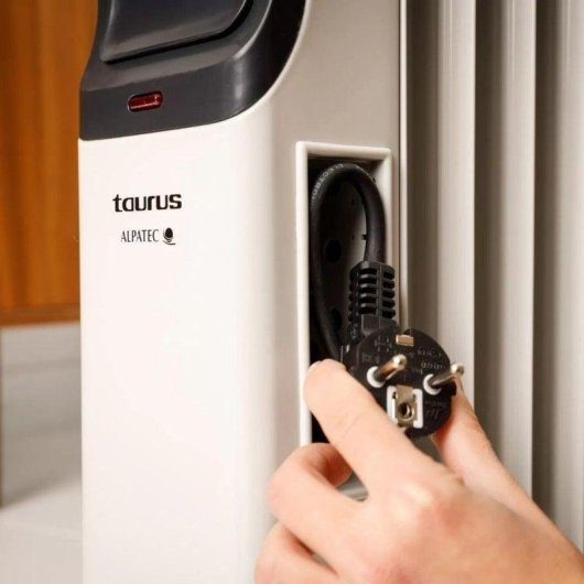 Radiateur à Huile Taurus Dakar 1500 1500W 7 Éléments Protection Antibasculement