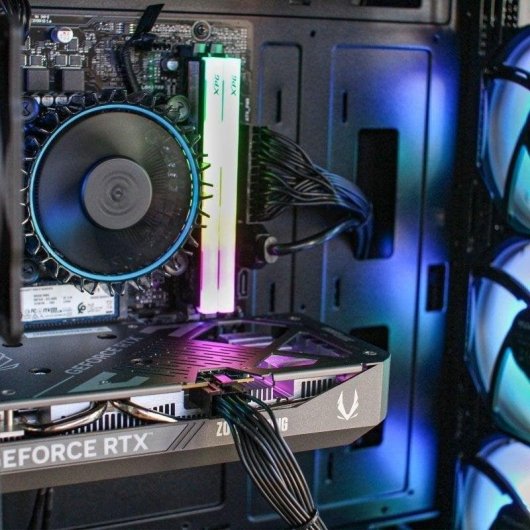 PC Sobremesa PCM Aeon Mustang Intel Core i5-12400F 32GB 1TB SSD RTX 5050 Windows 11