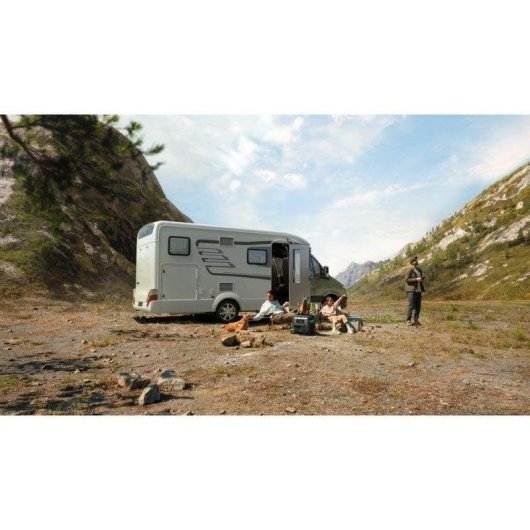 Estación de energía Anker 767 PowerHouse 2048Wh 3 AC 3 USB-C 2 USB-A LiFePO4 Pantalla LCD Recarga solar Ruedas